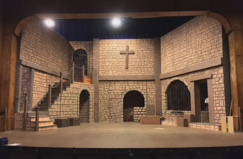 Foam theatre set pieces